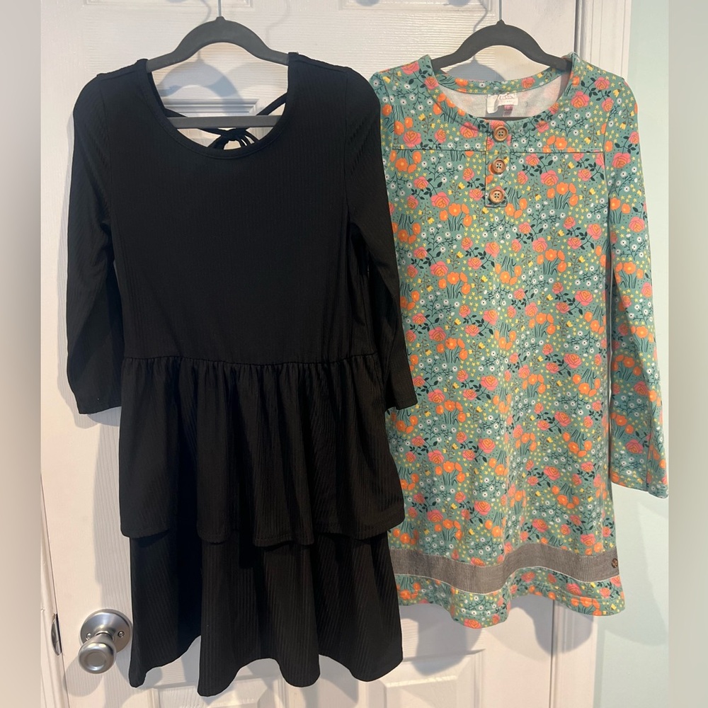 2 Girl’s Dresses Sz M
